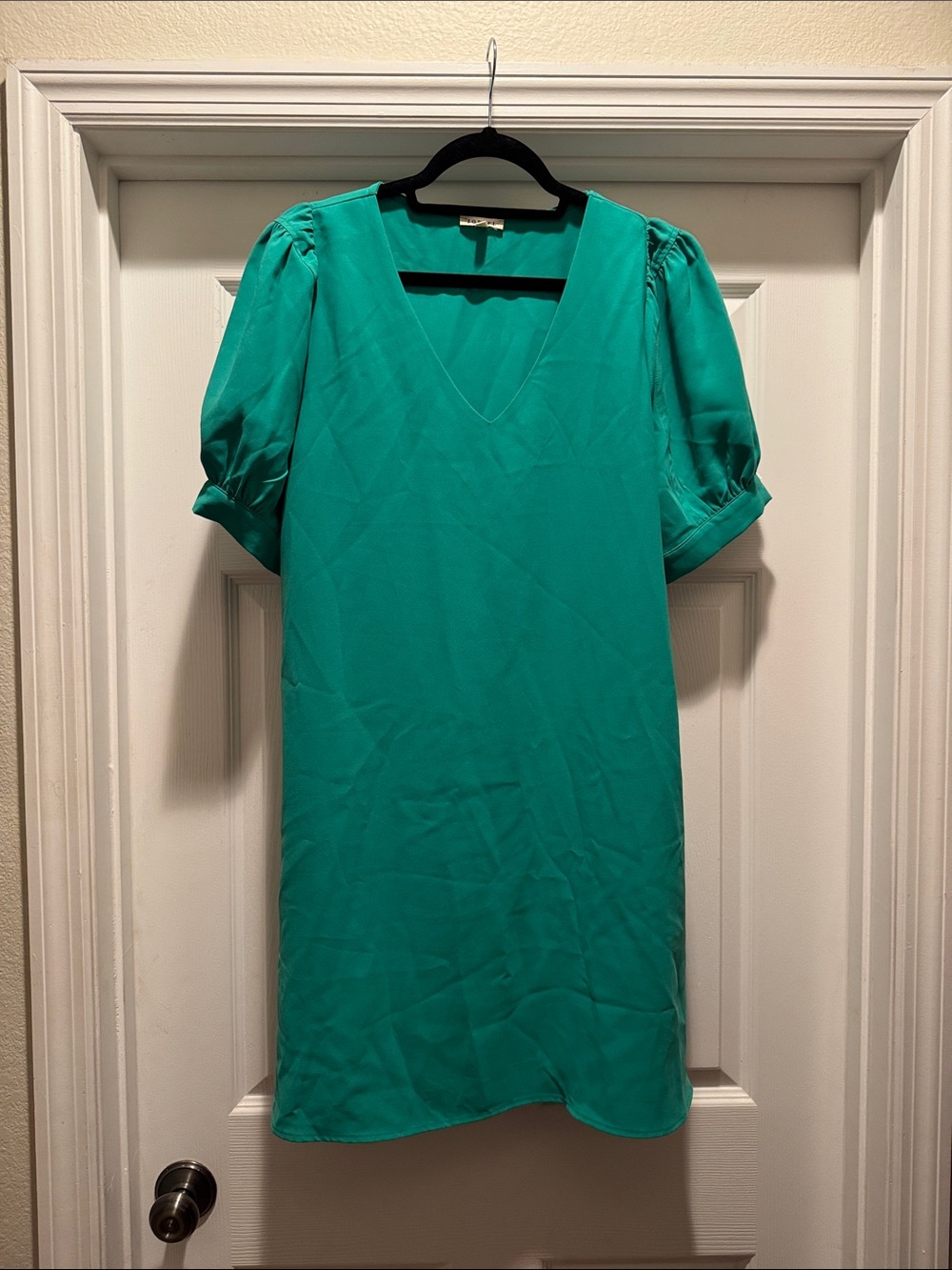 Like new Jodifl Green V-Neck Puff Sleeve Dress size L